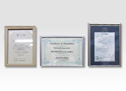越膳モーターサービスでは、国際規格のISO9001認証、国際規格ISO14001認証を取得しています。